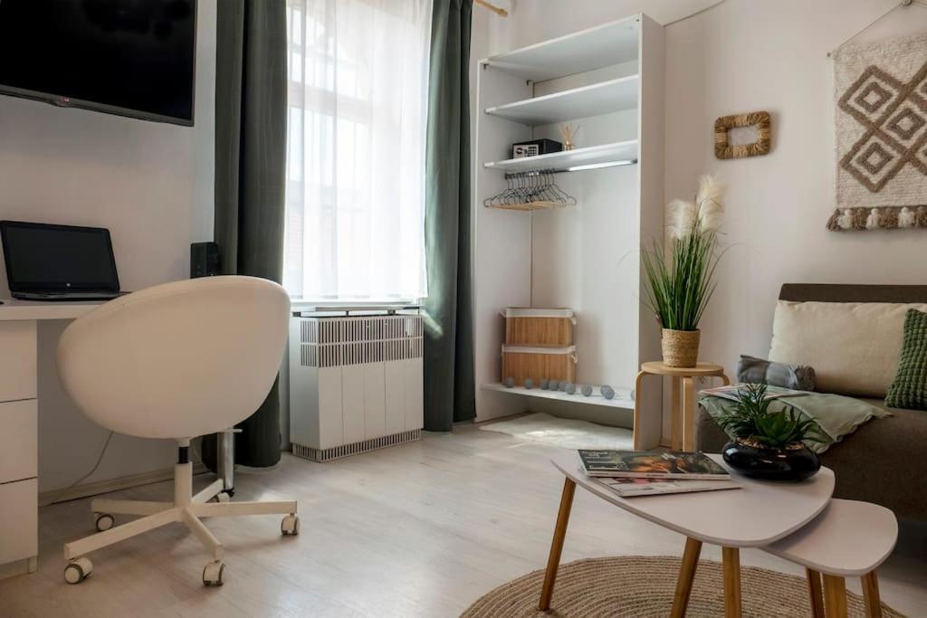 Edna Studio With Balcony Budapest Exteriör bild