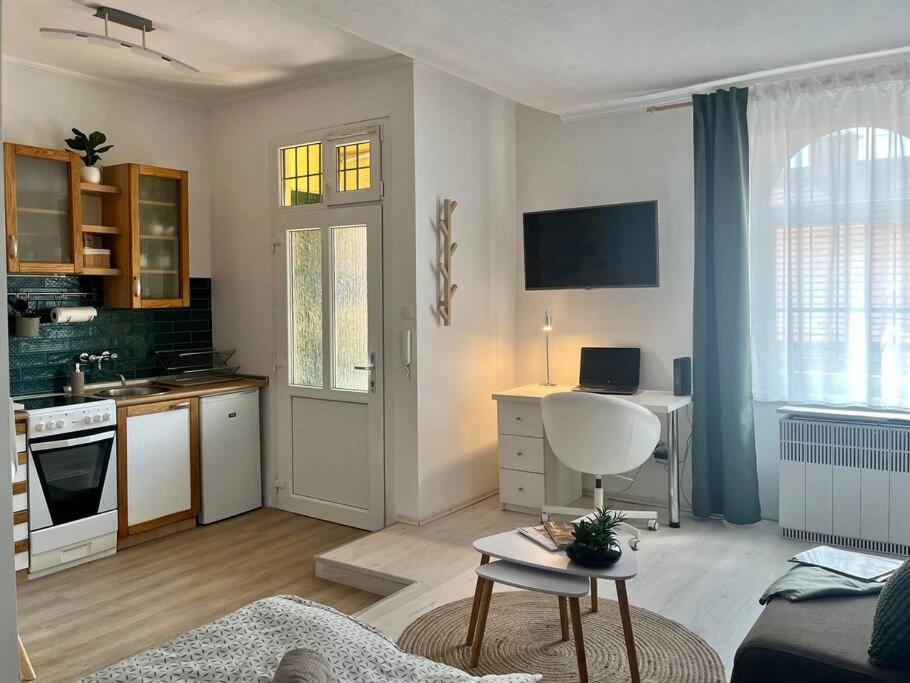 Edna Studio With Balcony Budapest Exteriör bild
