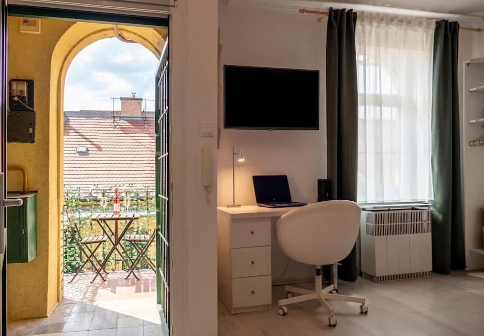 Edna Studio With Balcony Budapest Exteriör bild